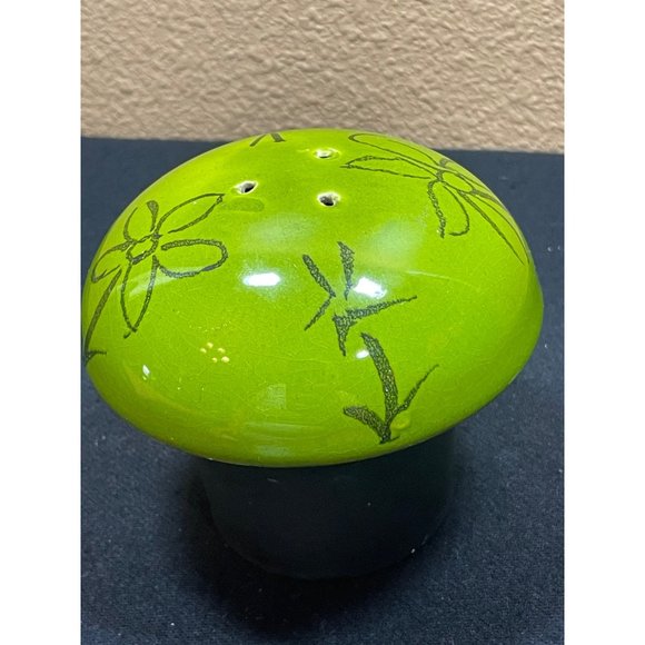 Ceramic Mushroom Shaker Vintage Pottery Parmesan Cheese Shaker Signed USA - Picture 5 of 8